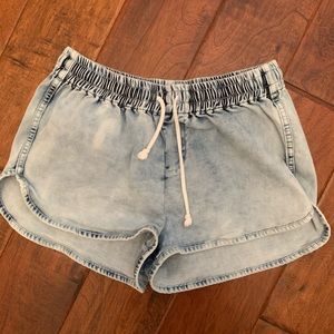 Chubbies women’s jean short size M (26/27)